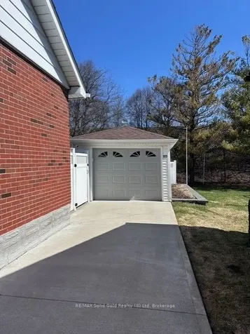 390 Dumfries Avenue Waterloo ON N2H 2G1