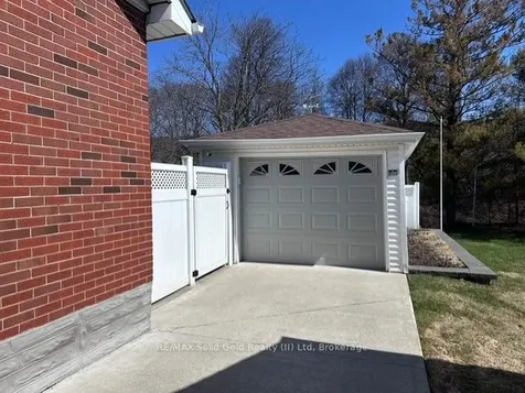 390 Dumfries Avenue Waterloo ON N2H 2G1