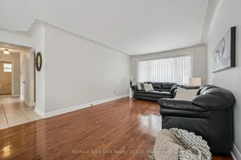390 Dumfries Avenue Waterloo ON N2H 2G1