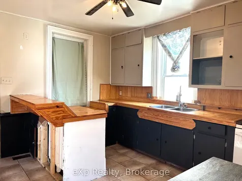 28 Queen Street W Brockton ON N0G 1S0