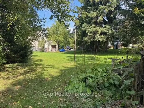 28 Queen Street W Brockton ON N0G 1S0
