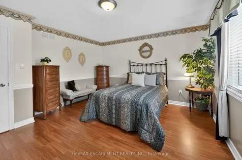 12 Courtney Crescent Welland ON L3C 7H9
