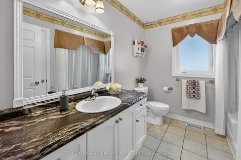 12 Courtney Crescent Welland ON L3C 7H9