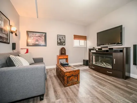 46 Strathcona Drive St. Catharines ON L2M 2B1