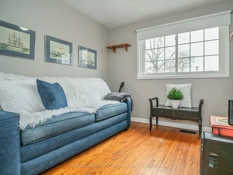 46 Strathcona Drive St. Catharines ON L2M 2B1