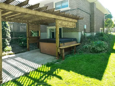 46 Strathcona Drive St. Catharines ON L2M 2B1