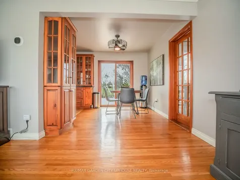 46 Strathcona Drive St. Catharines ON L2M 2B1