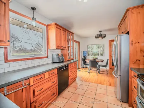 46 Strathcona Drive St. Catharines ON L2M 2B1