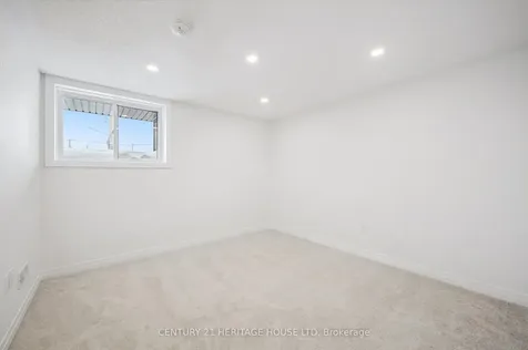 525 Erinbrook Drive Kitchener ON N2E 0L4