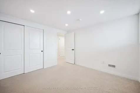 525 Erinbrook Drive Kitchener ON N2E 0L4