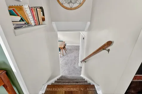 6 Nelles Road S Grimsby ON L3M 2Z2