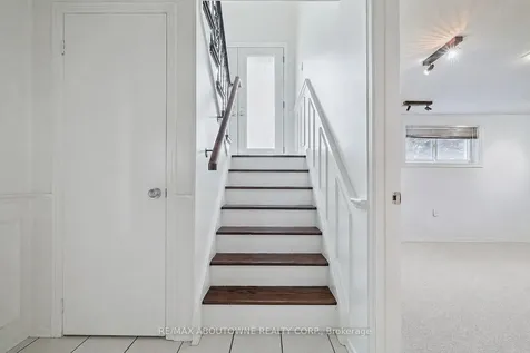25 Bannisdale Way Hamilton ON L0R 1H2
