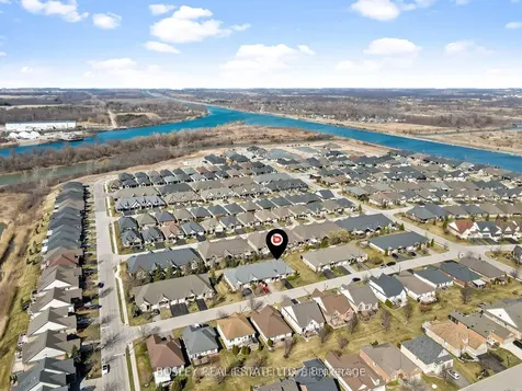 50 Aaron Trail Welland ON L3B 6G4
