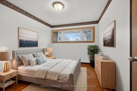 19 Burfield Avenue Hamilton ON L8T 2J8