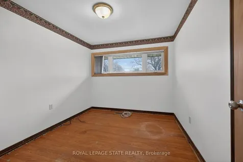 19 Burfield Avenue Hamilton ON L8T 2J8