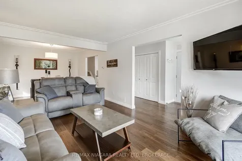 104 Whiteoak Crescent Welland ON L3C 6E6