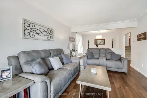 104 Whiteoak Crescent Welland ON L3C 6E6