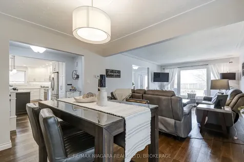 104 Whiteoak Crescent Welland ON L3C 6E6