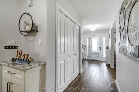 104 Whiteoak Crescent Welland ON L3C 6E6