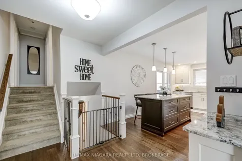 104 Whiteoak Crescent Welland ON L3C 6E6