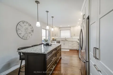 104 Whiteoak Crescent Welland ON L3C 6E6