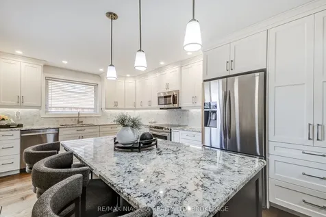 104 Whiteoak Crescent Welland ON L3C 6E6