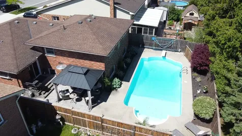 104 Whiteoak Crescent Welland ON L3C 6E6