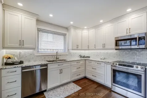 104 Whiteoak Crescent Welland ON L3C 6E6