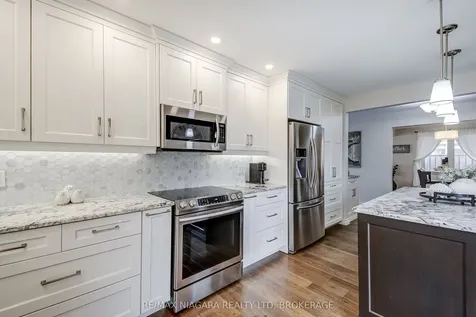 104 Whiteoak Crescent Welland ON L3C 6E6