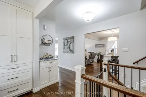 104 Whiteoak Crescent Welland ON L3C 6E6