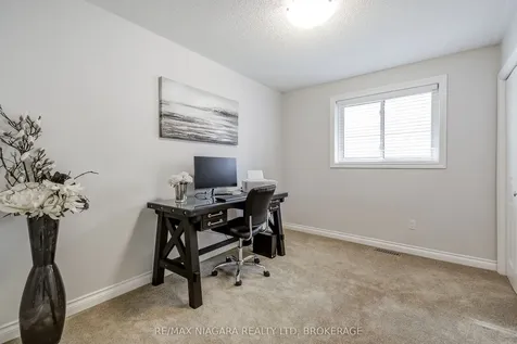 104 Whiteoak Crescent Welland ON L3C 6E6