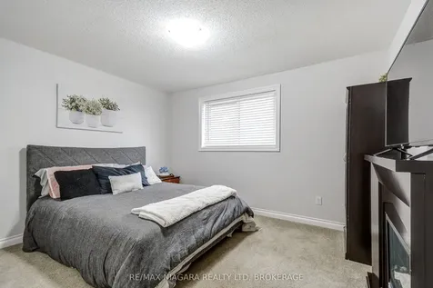 104 Whiteoak Crescent Welland ON L3C 6E6