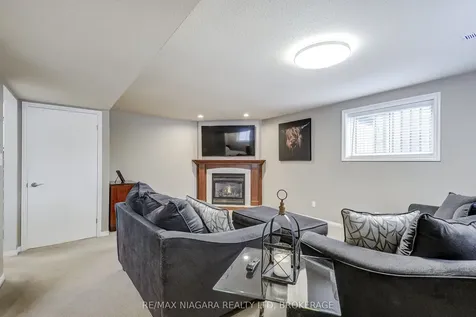 104 Whiteoak Crescent Welland ON L3C 6E6