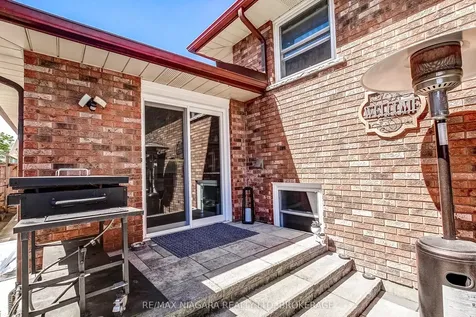 104 Whiteoak Crescent Welland ON L3C 6E6