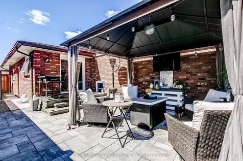 104 Whiteoak Crescent Welland ON L3C 6E6