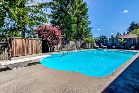 104 Whiteoak Crescent Welland ON L3C 6E6