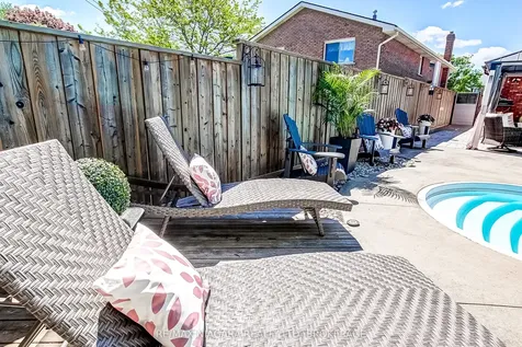 104 Whiteoak Crescent Welland ON L3C 6E6