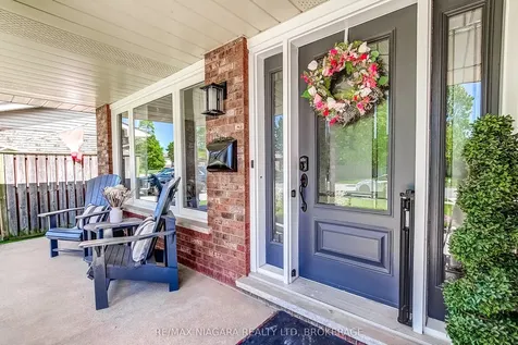 104 Whiteoak Crescent Welland ON L3C 6E6