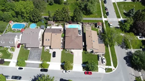 104 Whiteoak Crescent Welland ON L3C 6E6
