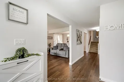 104 Whiteoak Crescent Welland ON L3C 6E6