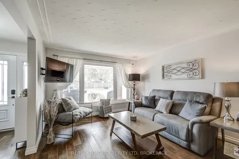 104 Whiteoak Crescent Welland ON L3C 6E6
