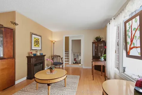 527 Montrose Road Quinte West ON K8R 1B2