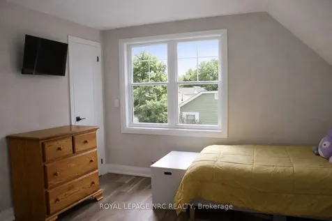 19 Cambridge Road E Fort Erie ON L0S 1B0
