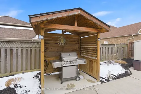 165 Colbeck Drive Welland ON L3C 7M1