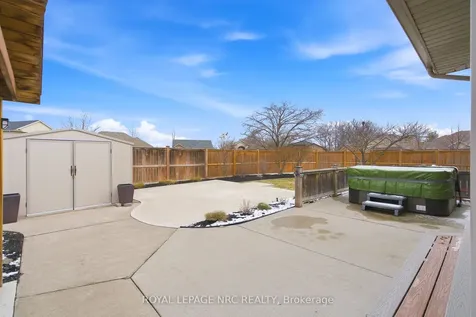 165 Colbeck Drive Welland ON L3C 7M1