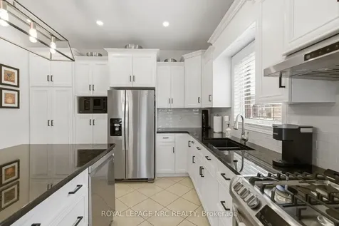 165 Colbeck Drive Welland ON L3C 7M1