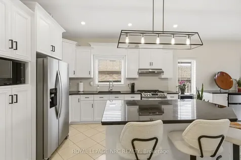 165 Colbeck Drive Welland ON L3C 7M1