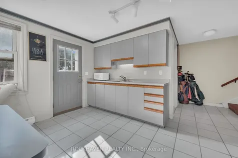 36 Macklin Street N Hamilton ON L8S 3S1