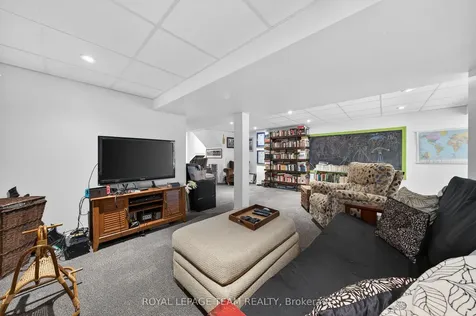141 Acklam Terrace Kanata ON K2K 2J4