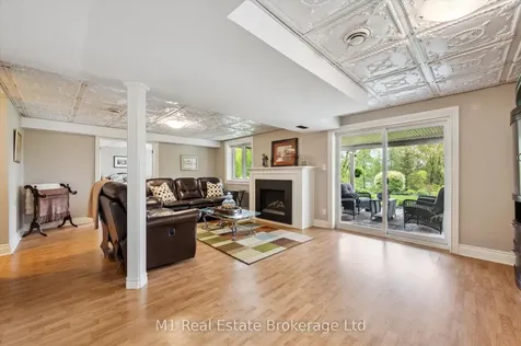 94 Aberfoyle Mill Crescent Puslinch ON N1H 6H9